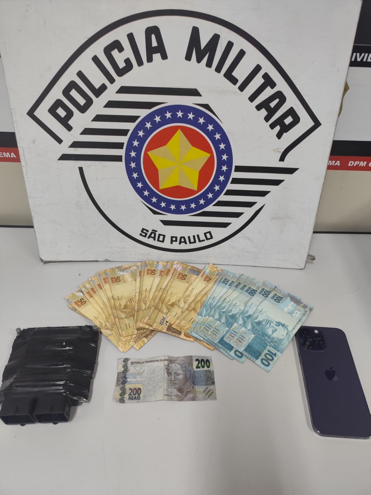 Ação da Polícia Militar com a Polícia Rodoviária no km 57 da Cerejeira, em Guararema, resulta em prisão por receptação e moeda falsa