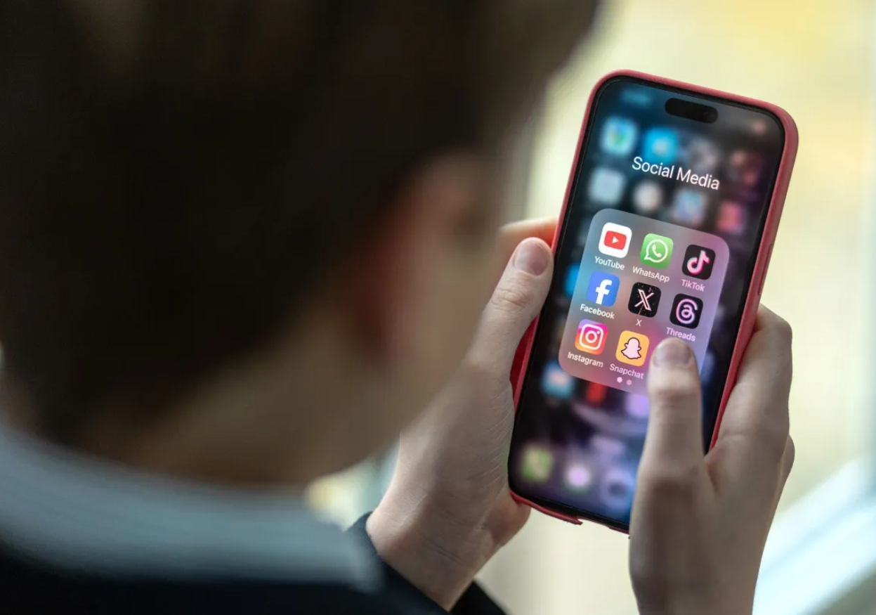 Austrália passa a proibir uso de redes sociais por menores de 16 anos